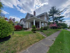Middletown Centenarian 4 Bed 2 Bath Sleeps 12