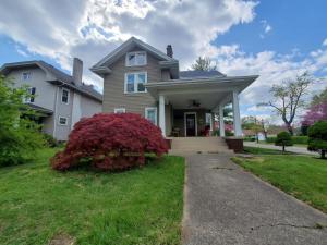 Middletown Centenarian 4 Bed 2 Bath Sleeps 12