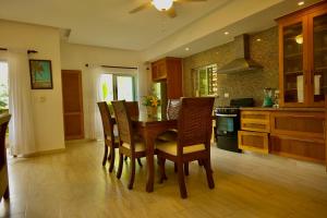 SamanResidence-LasTerrenas-NearBeach-Cozy-2BR-3BDS-6PAX-WiFi-