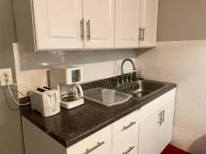 Cozy 1 BR, walk to subway, Free WiFi & Parking - Belleville