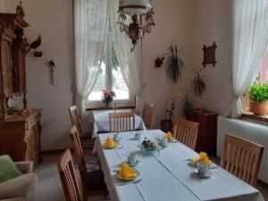 Lovely Farmhouse in Friedrichsfeld with Garden