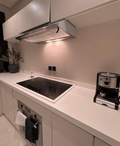 Modern B3 Apartment with AC Near Boulevard and Airport