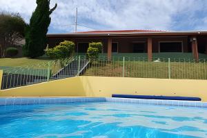 Chácara com piscina aquecida- Perdões