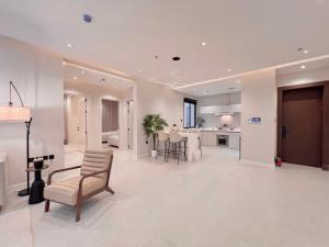 Modern B3 Apartment with AC Near Boulevard and Airport