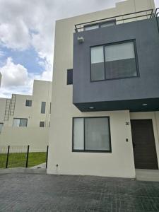 Residencia a 10 minutos del centro, 2 hab, alberca