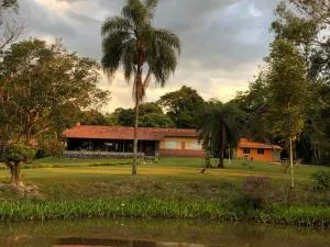 Chácara à beira lago entre BH-Inhotim - 伊加拉佩