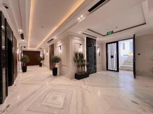 Modern B3 Apartment with AC Near Boulevard and Airport