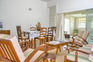 Bajan Charm 1 Min Walk to Dover Beach, on The Gap