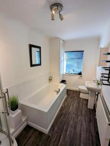 Cosy Modern 2 Bedroom Home