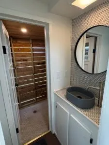 Container Cabin on the Colorado - Round Top