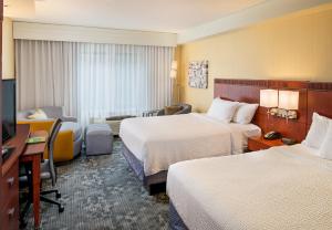 Queen Room with Two Queen Beds and Adapted Tub - Mobility Accessible room in Courtyard by Marriott Hanover Lebanon