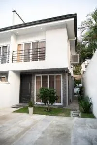 Townhouse - Centrico - Modern - 3 hab - Patio - Omoa