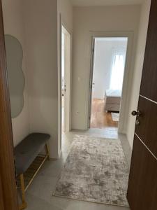 Stylish one bedroom apartment Central Point with -GARAGE 5 EUR PER DAY