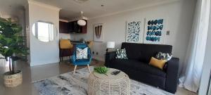 Harbor Hideaway - Ships in Port