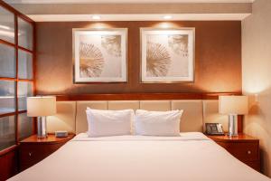 No Resort Fee StripView Balcony+ Free Valet+ Pool