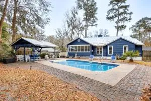 6 Mi to Dtwn Brunswick Home with Pool and Fire Pit! - Darien