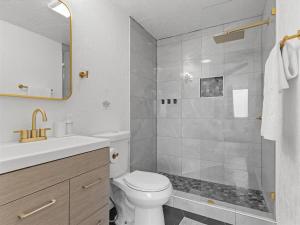 Lawrenceville Central !1 Modern and Cozy One Bedroom Apartment with Free Street Parking