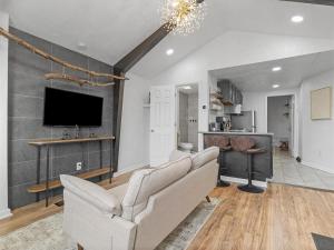 Lawrenceville Central !1 Modern and Cozy One Bedroom Apartment with Free Street Parking