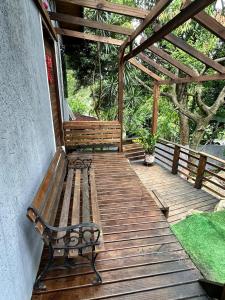 Casa com ar condicionado, garagem, pátio aceita pet