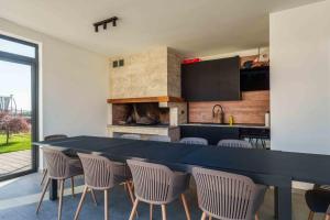 Villa Freedom with tennis court, infinity pool and sauna