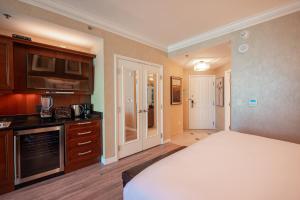 No Resort Fee Strip View Suite + Free Valet+ Pool