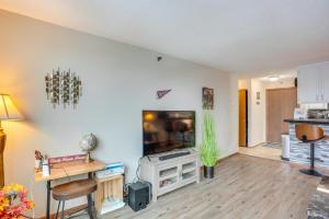 Updated Apt in Dtwn Minneapolis with Pool Access!