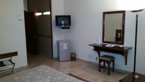 El Hana International