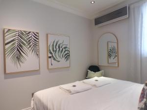 Harbor Hideaway - Ships in Port