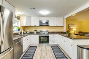 Walk to Ocean Lovely Myrtle Beach Getaway!