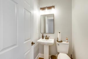 7 Mi to Talladega Superspeedway Home with Lake View