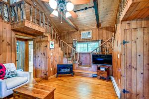 Historic Sapphire Cabin with Porch, Updated Interior