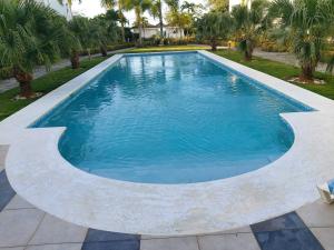 Gorgeous apartment steps to Playa Punta Popy