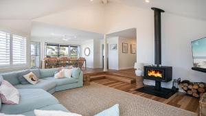 Beautiful Ocean Views and Only Moments To Copacabana Beach