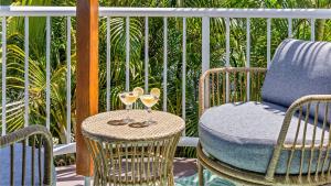 THE White Lotus - Sought after Beachside location with pool