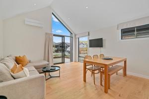 Luxury Unit Located At Base Of The Iconic Remarkables