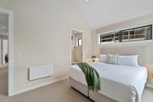 Luxury Unit Located At Base Of The Iconic Remarkables