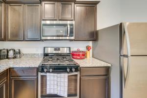 8 Mi to Lackland AFB: Pet-Friendly Home w Yard!