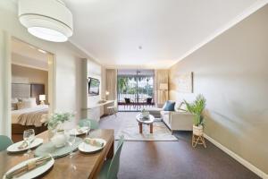 Resort Escape King Bed Pool Balcony