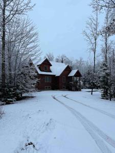 Ski Chalet btwn SundayRiver & MtAbram