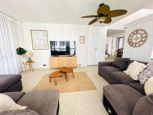 3 bedrooms with Views over Kirra!