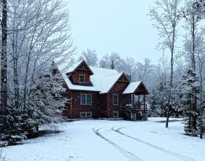 Ski Chalet btwn SundayRiver & MtAbram