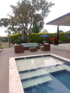 Casa campestre con piscina climatizada a 1 hora de Bogota