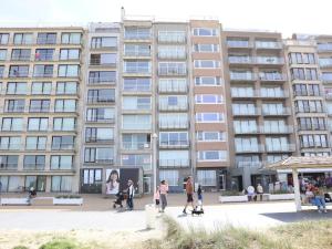 Apartment in Nieuwpoort with Sea Views