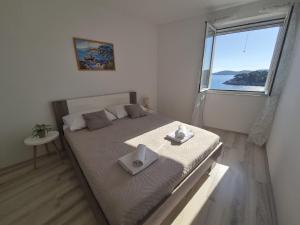 Apartments Matea - One-Bedroom Apartment with Sea View - tikovica