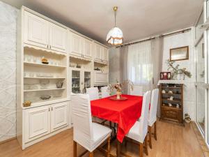 Villa Desin - Three Bedroom Apartment with Terrace and Garden View