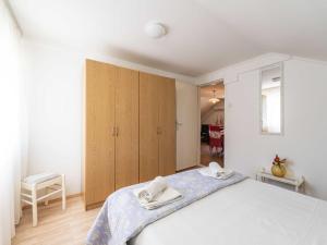 Villa Desin - Three Bedroom Apartment with Terrace and Garden View