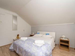 Villa Desin - Three Bedroom Apartment with Terrace and Garden View