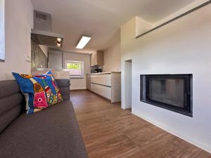 Freistehendes Haus mit Ofen, Terrasse und Garten