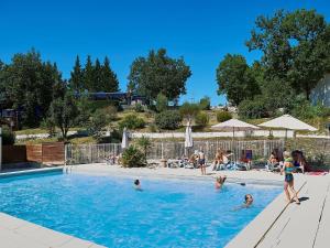 Holiday home with a terrace Mauroux