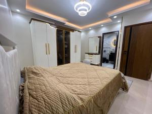 Stylish Super Deluxe 4BR apartment, 10 min to pyramids